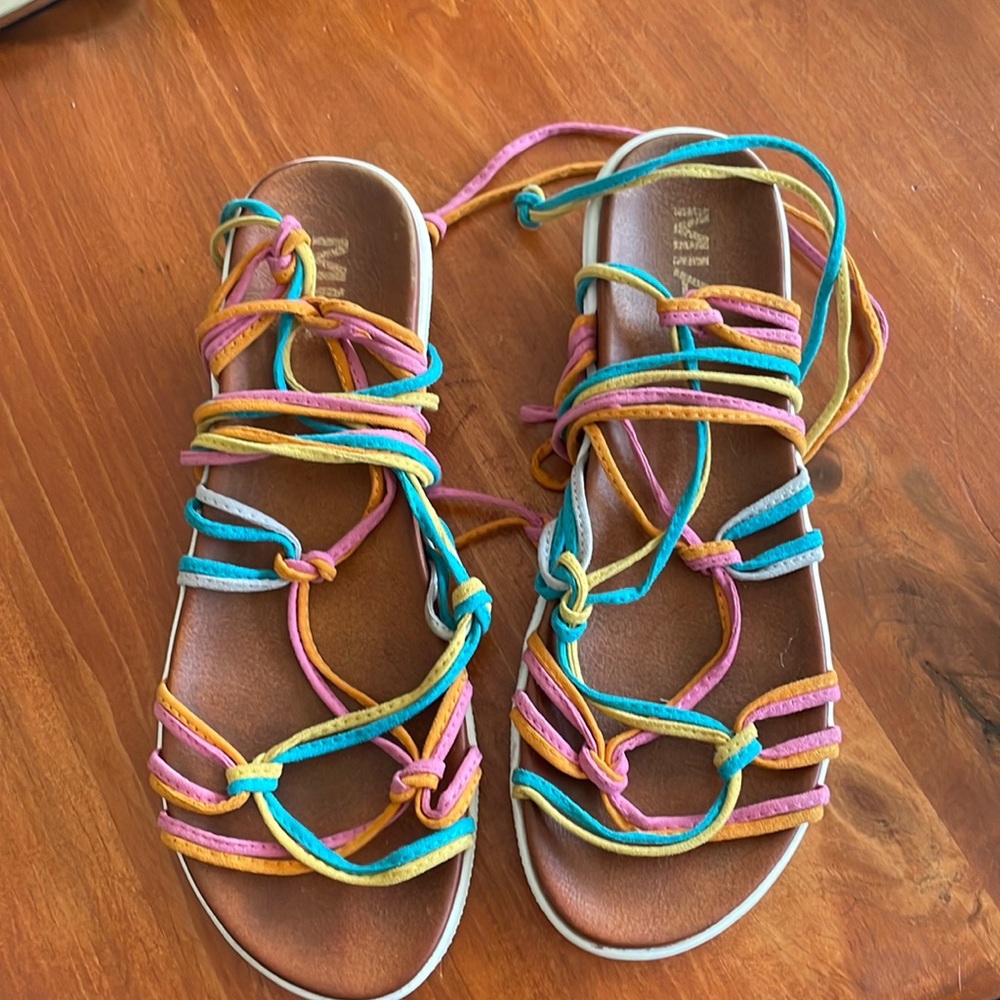 Mia sandals